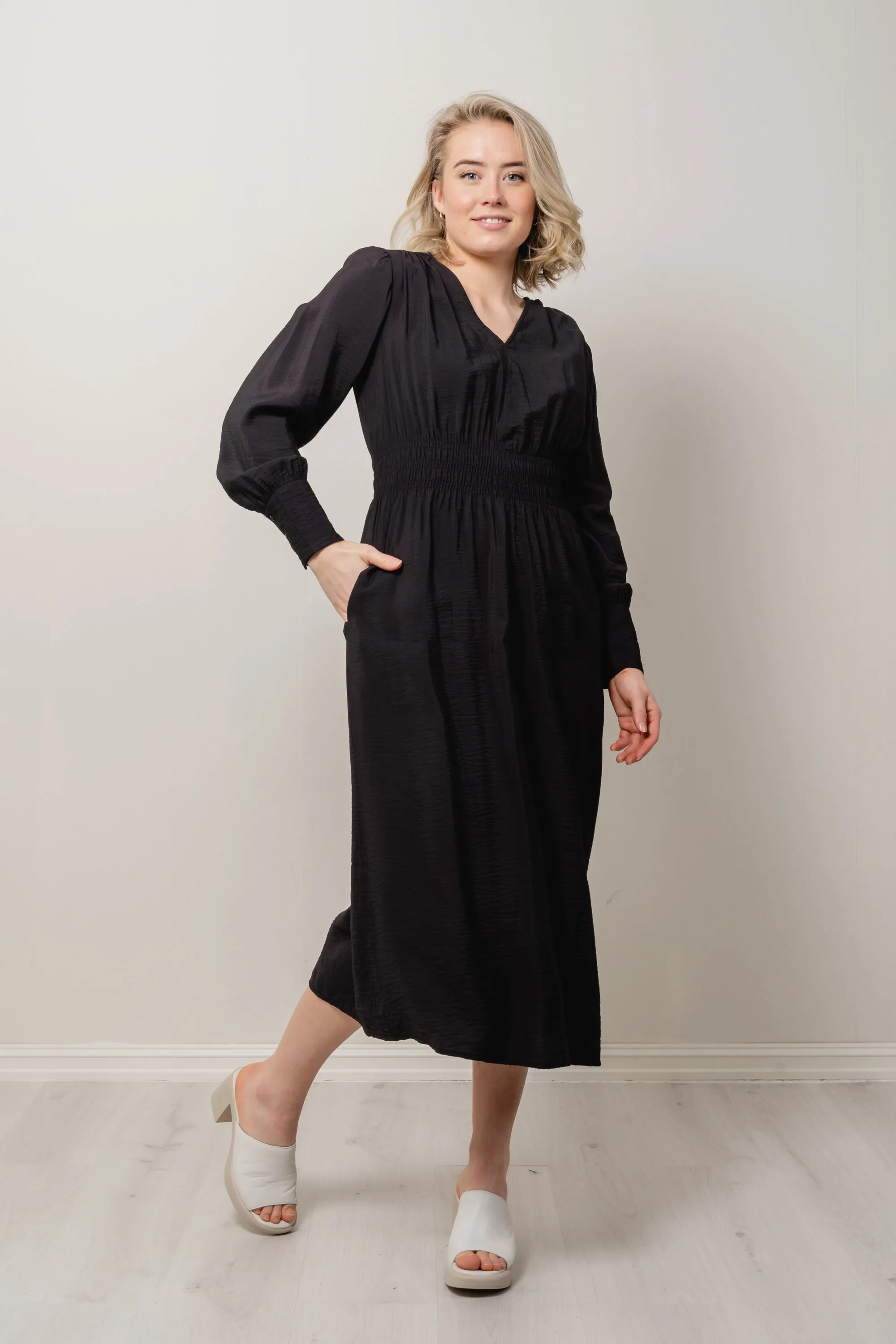 Karrie Ladonna Dress - Black